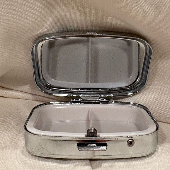 Pastel Butterfly Travel Pill Box 2 Compartment Medicine Pill Case Metal NEW - Picture 5 of 5